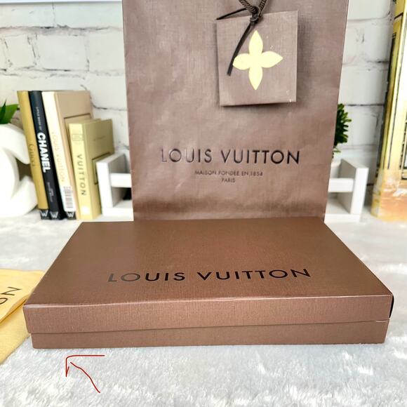 Louis Vuitton Medium Box, Dust Bag, Shopping Bag and gift note card tag - Picture 3 of 8